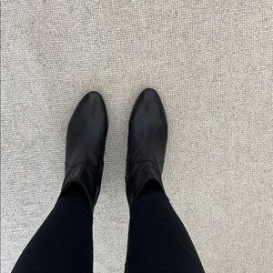 FRYE AND CO. Black and Tan Ankle Boots